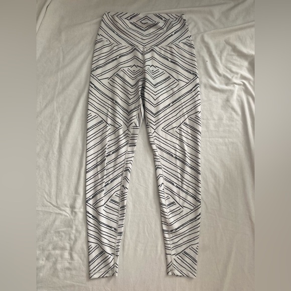 Buffbunny Graphic Striped Leggings Size Medium White Black - Picture 1 of 5